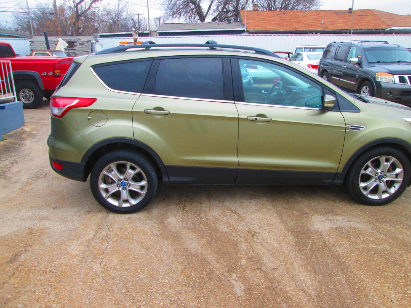 2013 GREEN Ford Escape SEL FWD (1FMCU0HX0DU) with an 1.6L L4 DOHC 16V engine, 6-Speed Automatic transmission, located at 1815 NE 28th St., Fort Worth, TX, 76106, (817) 625-6251, 32.795582, -97.333069 - Photo#3